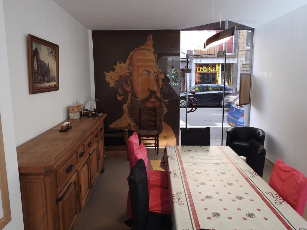 Les Voisins De Mr Sax Hotell Dinant Eksteriør bilde