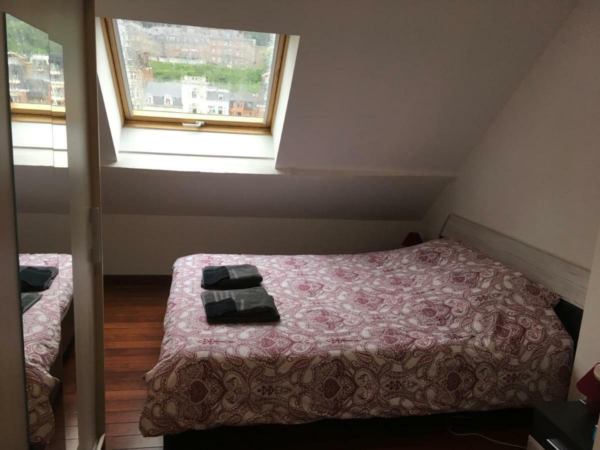 Les Voisins De Mr Sax Hotell Dinant Eksteriør bilde